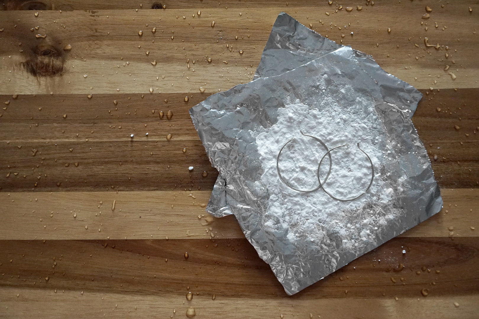 How to remove tarnish from your jewelry with items in your kitchen